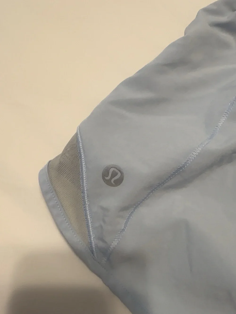 lululemon athletica light blue hotty hot shorts size 4, length 4”